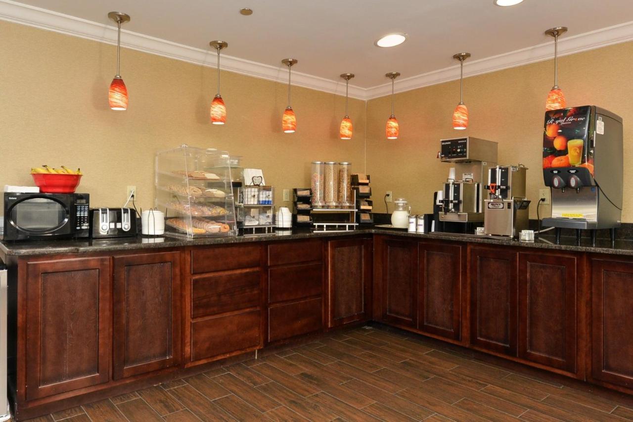 Red Roof Inn Долтон Экстерьер фото